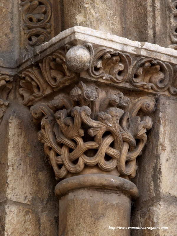 CAPITEL EXTERIOR DEL LADO ESTE EN LA PUERTA DEL CORDERO